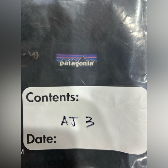 Patagonia Women's Medium R1 Air Full-Zip Jacket Hoody Black NWT Lightweight - Picture 11 of 11